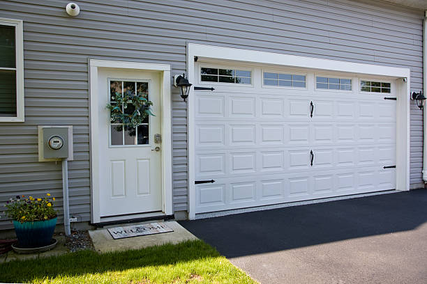 24/7 Emergency Garage Door Panel Replacement experts in Floyd County County, IN